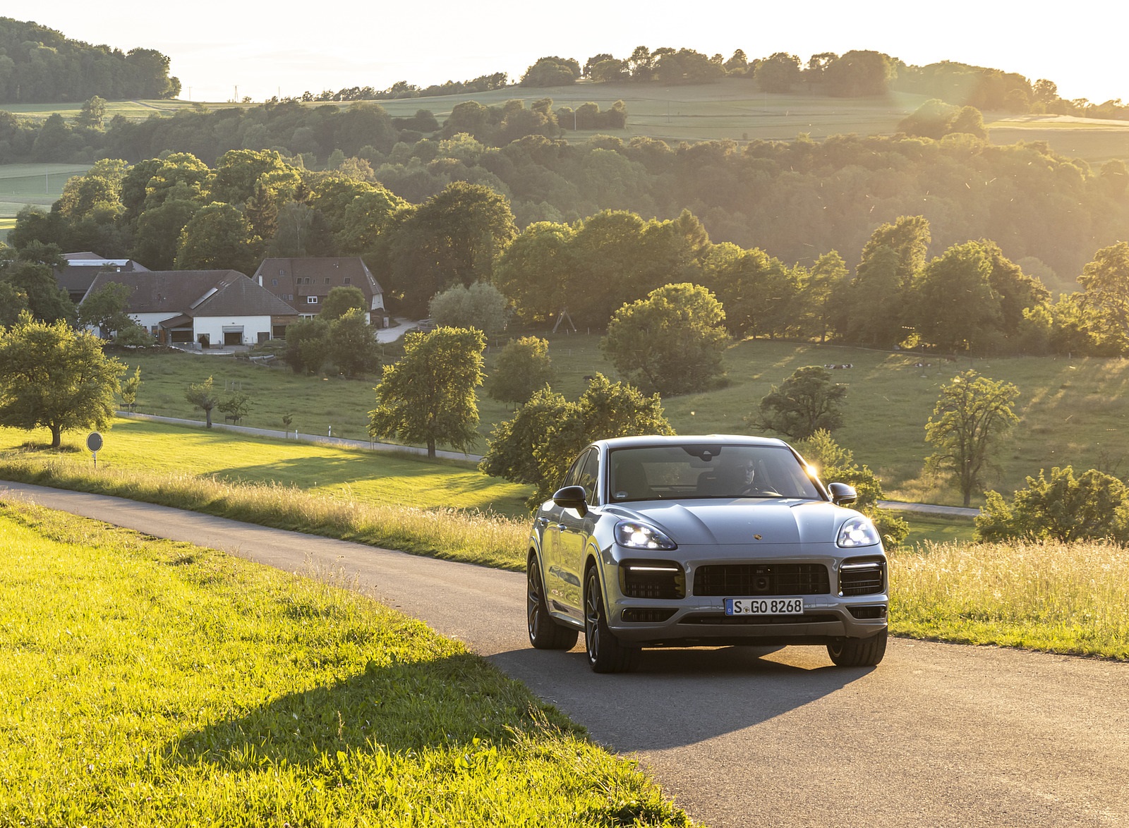 2021 Porsche Cayenne GTS Coupe (Color: Crayon) Front Wallpapers #83 of 121