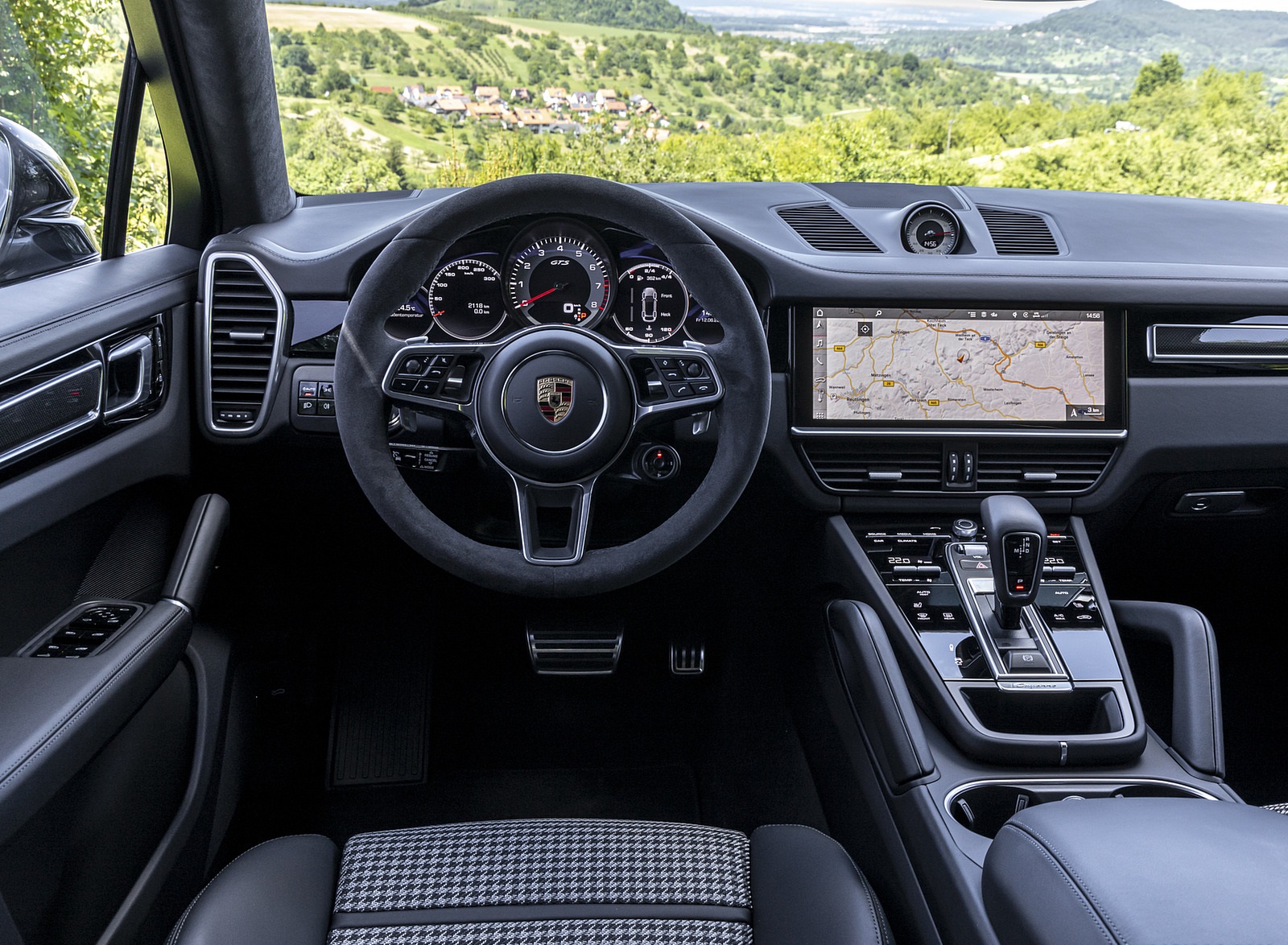 2021 Porsche Cayenne GTS Coupe (Color: Crayon) Interior Cockpit Wallpapers #117 of 121