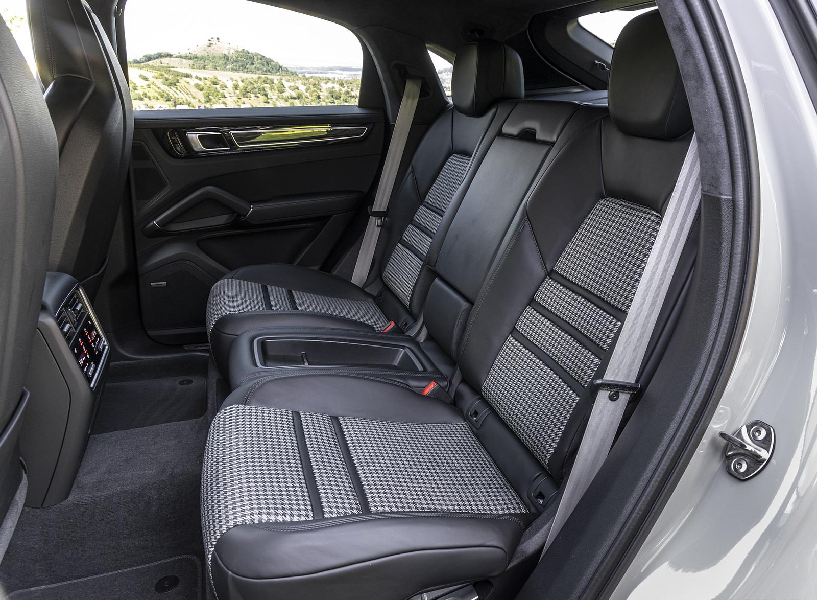 2021 Porsche Cayenne GTS Coupe (Color: Crayon) Interior Rear Seats Wallpapers #121 of 121