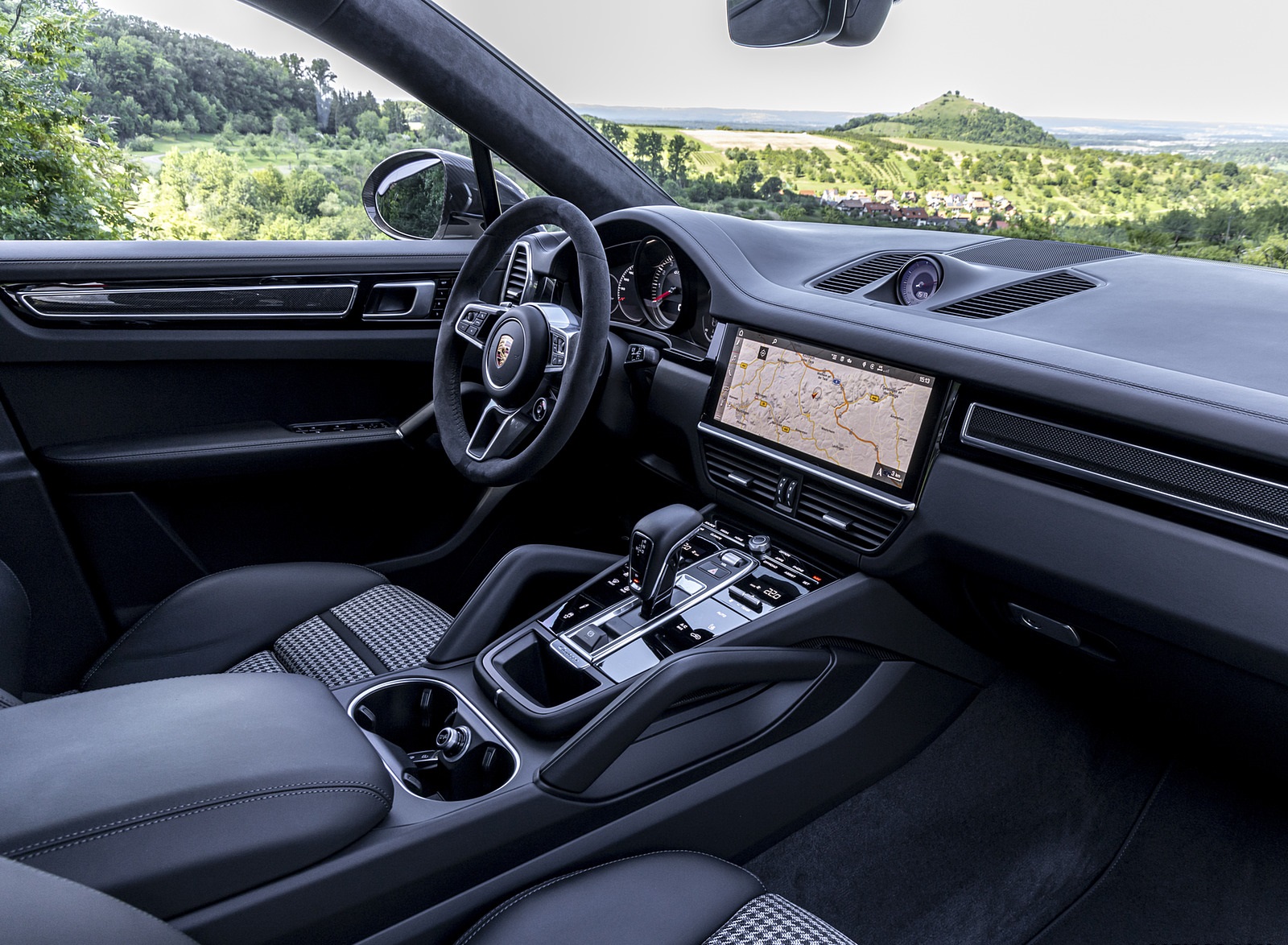 2021 Porsche Cayenne GTS Coupe (Color: Crayon) Interior Wallpapers #116 of 121