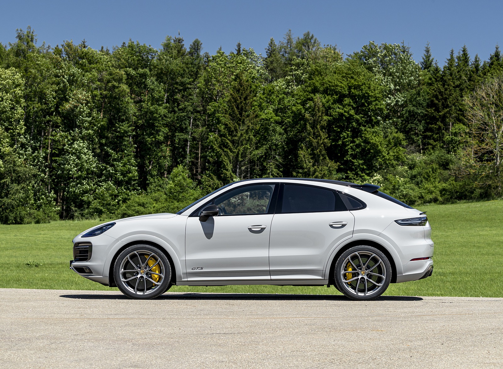 2021 Porsche Cayenne GTS Coupe (Color: Crayon) Side Wallpapers #98 of 121