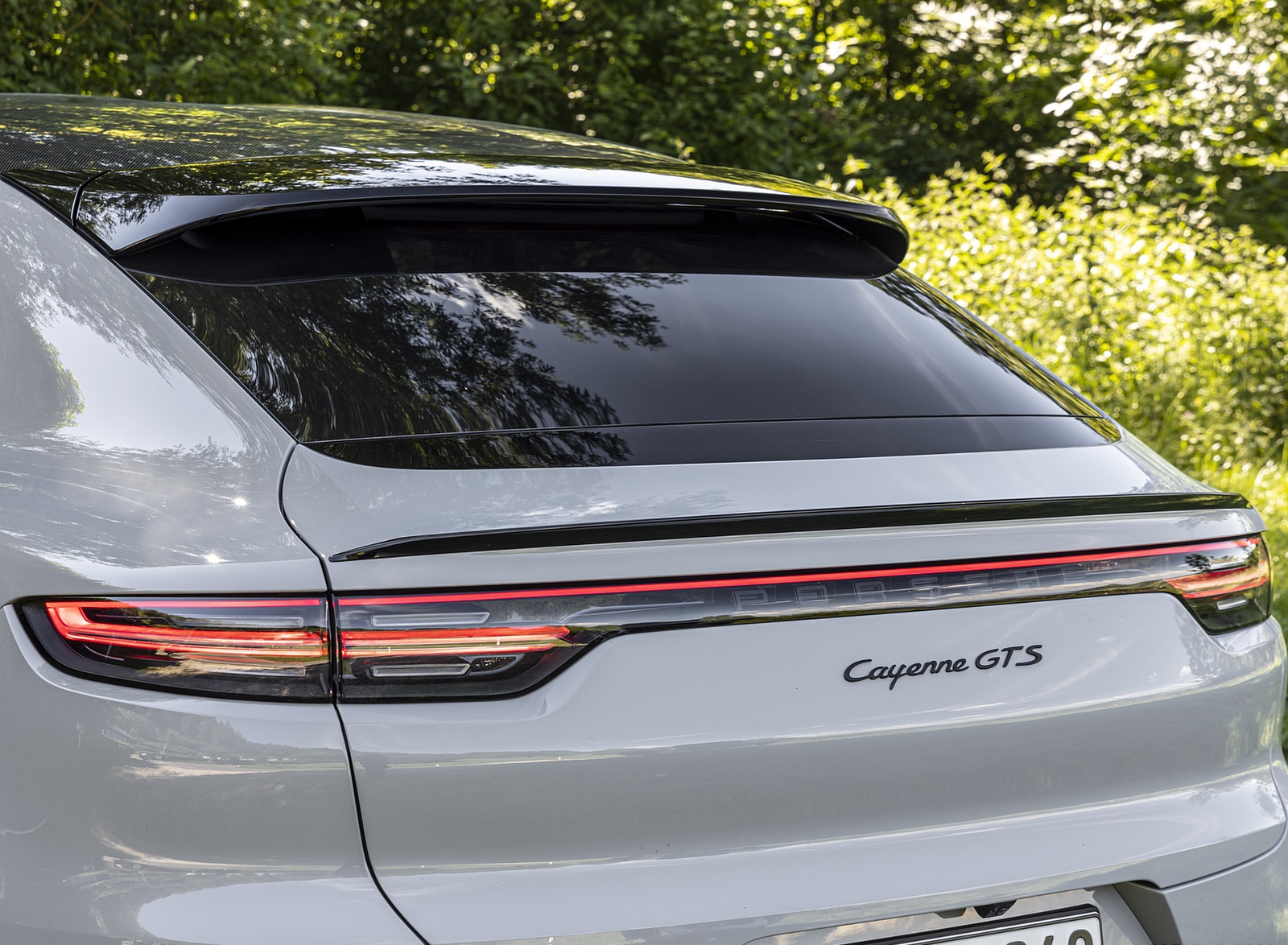 2021 Porsche Cayenne GTS Coupe (Color: Crayon) Tail Light Wallpapers #101 of 121