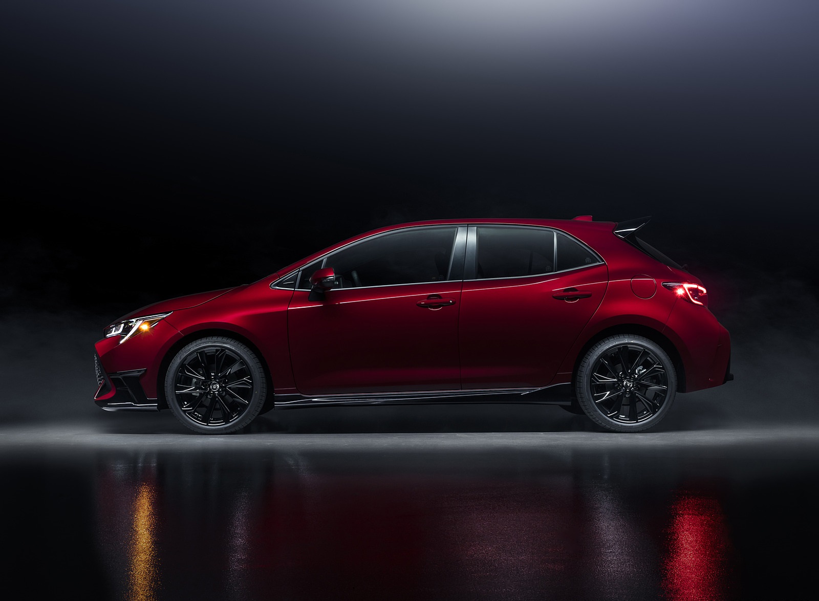 2021 Toyota Corolla Hatchback Special Edition Side Wallpapers #3 of 6