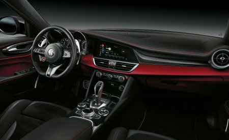 2020 Alfa Romeo Giulia Quadrifoglio Interior Wallpapers 450x275 (29)