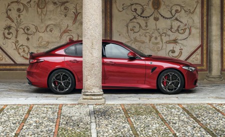 2020 Alfa Romeo Giulia Quadrifoglio Side Wallpapers 450x275 (22)