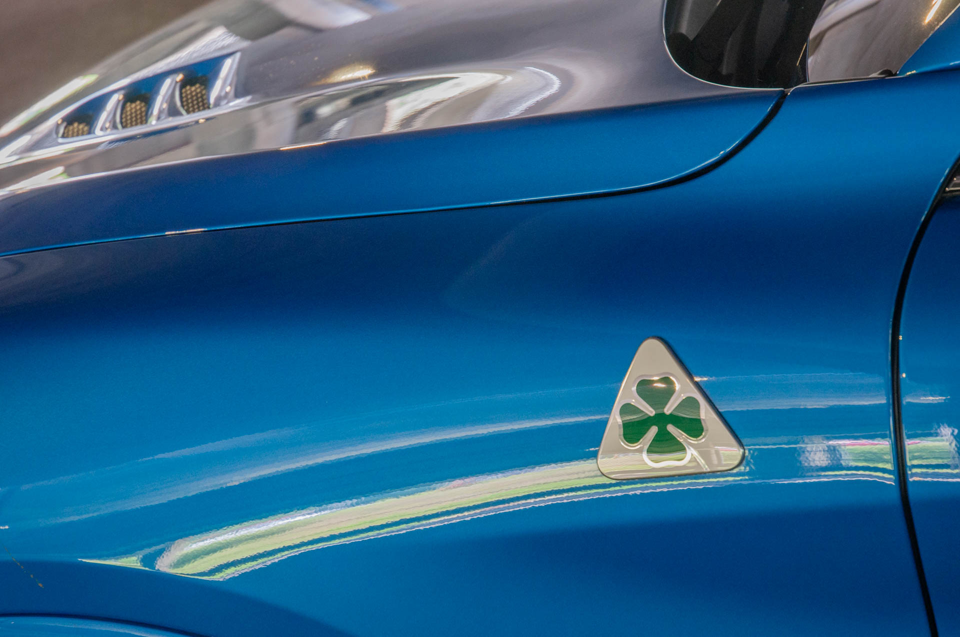 2020 Alfa Romeo Stelvio Quadrifoglio Badge Wallpapers #38 of 65
