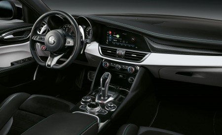 2020 Alfa Romeo Stelvio Quadrifoglio Interior Wallpapers 450x275 (23)