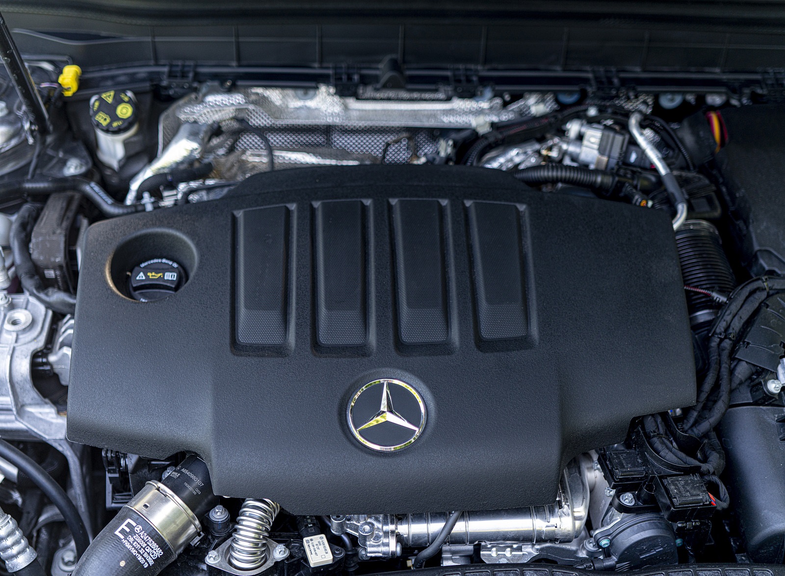 2020 Mercedes-Benz GLB 220d (UK-Spec) Engine Wallpapers #48 of 72