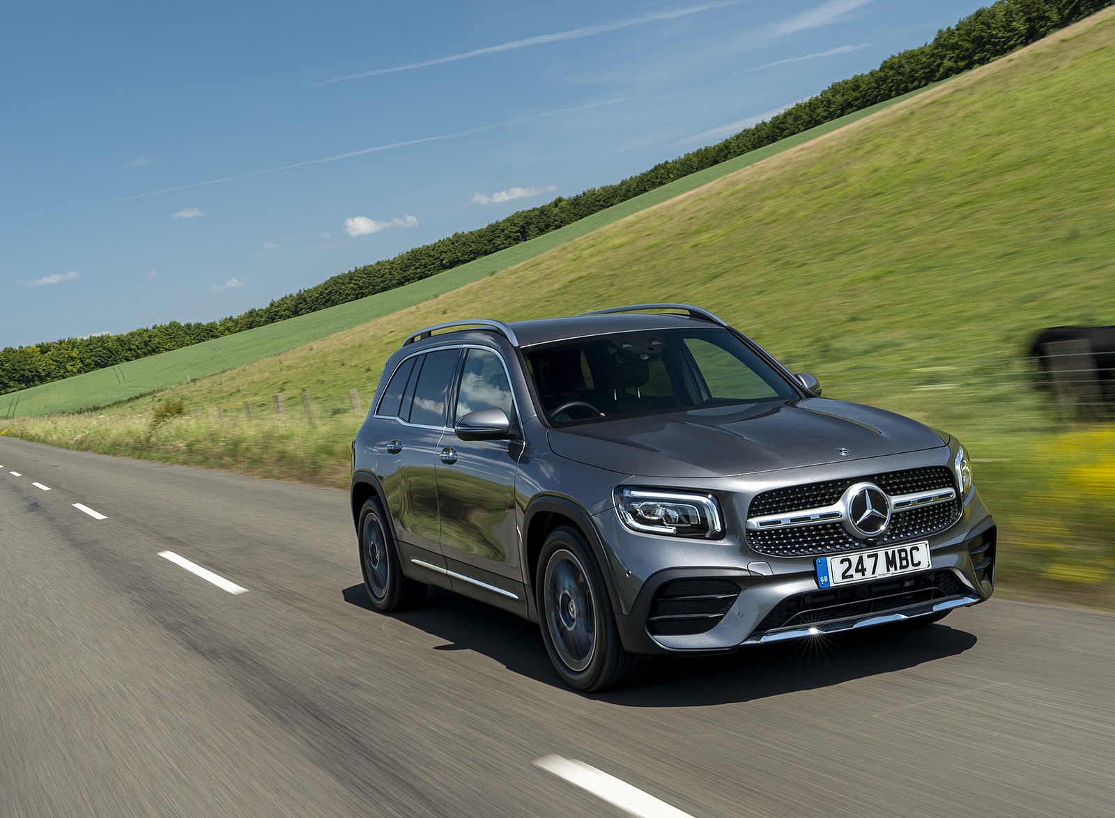 2020 Mercedes-Benz GLB 220d (UK-Spec) Front Three-Quarter Wallpapers #6 of 72