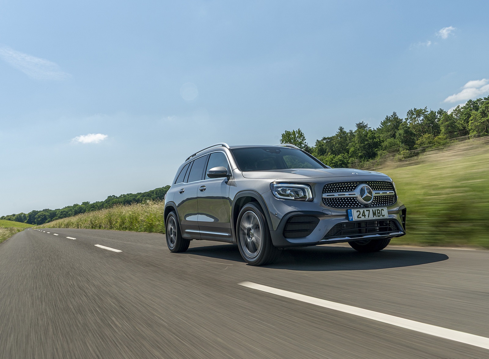 2020 Mercedes-Benz GLB 220d (UK-Spec) Front Three-Quarter Wallpapers (3)