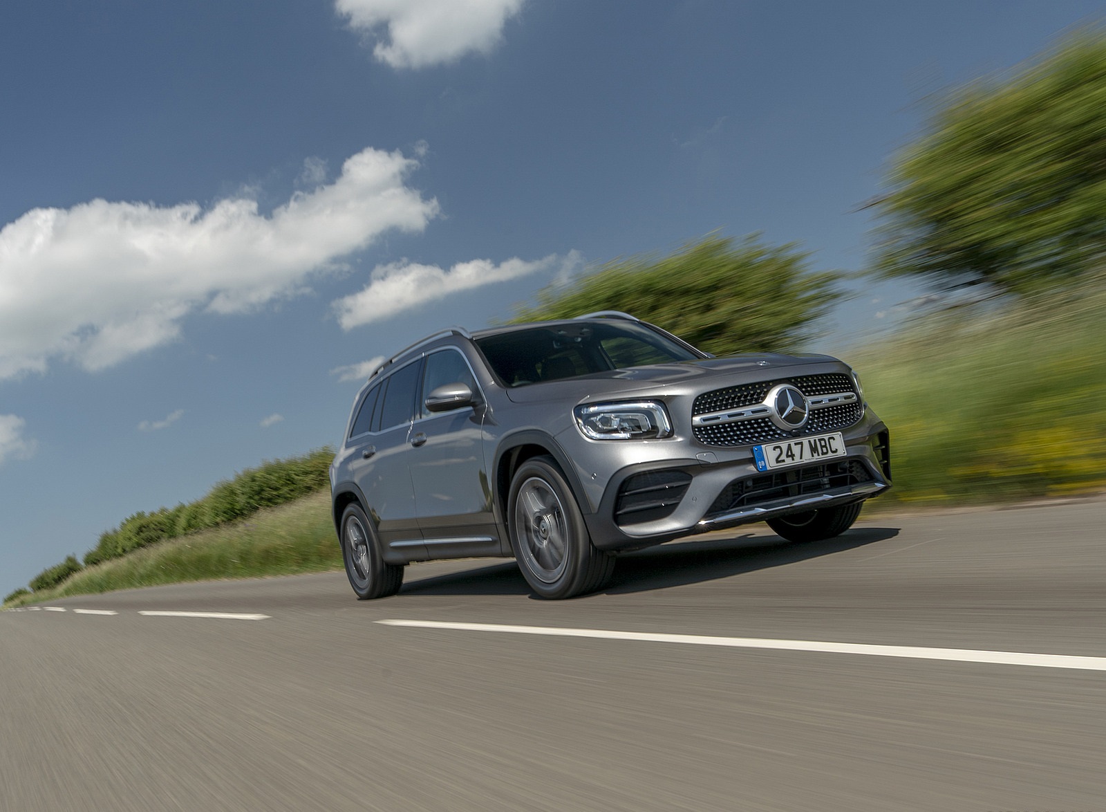 2020 Mercedes-Benz GLB 220d (UK-Spec) Front Three-Quarter Wallpapers #7 of 72