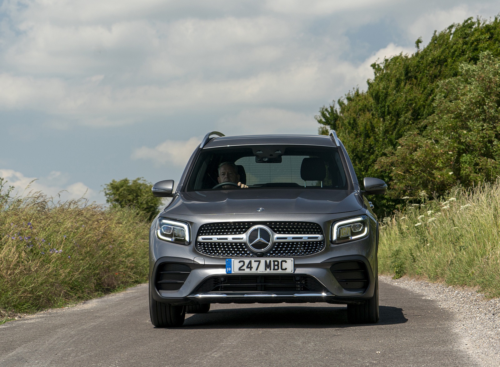 2020 Mercedes-Benz GLB 220d (UK-Spec) Front Wallpapers #15 of 72