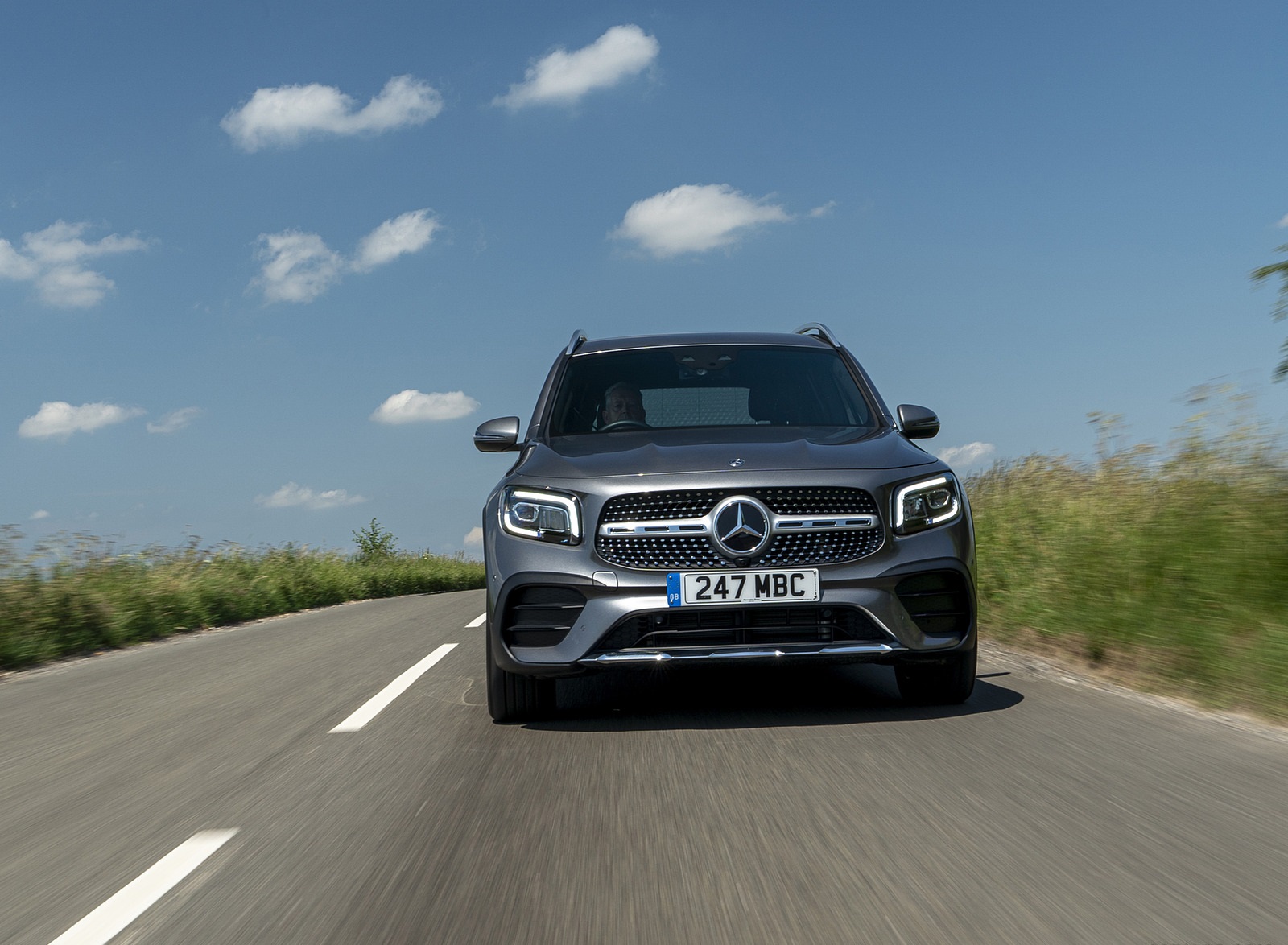 2020 Mercedes-Benz GLB 220d (UK-Spec) Front Wallpapers  (2)