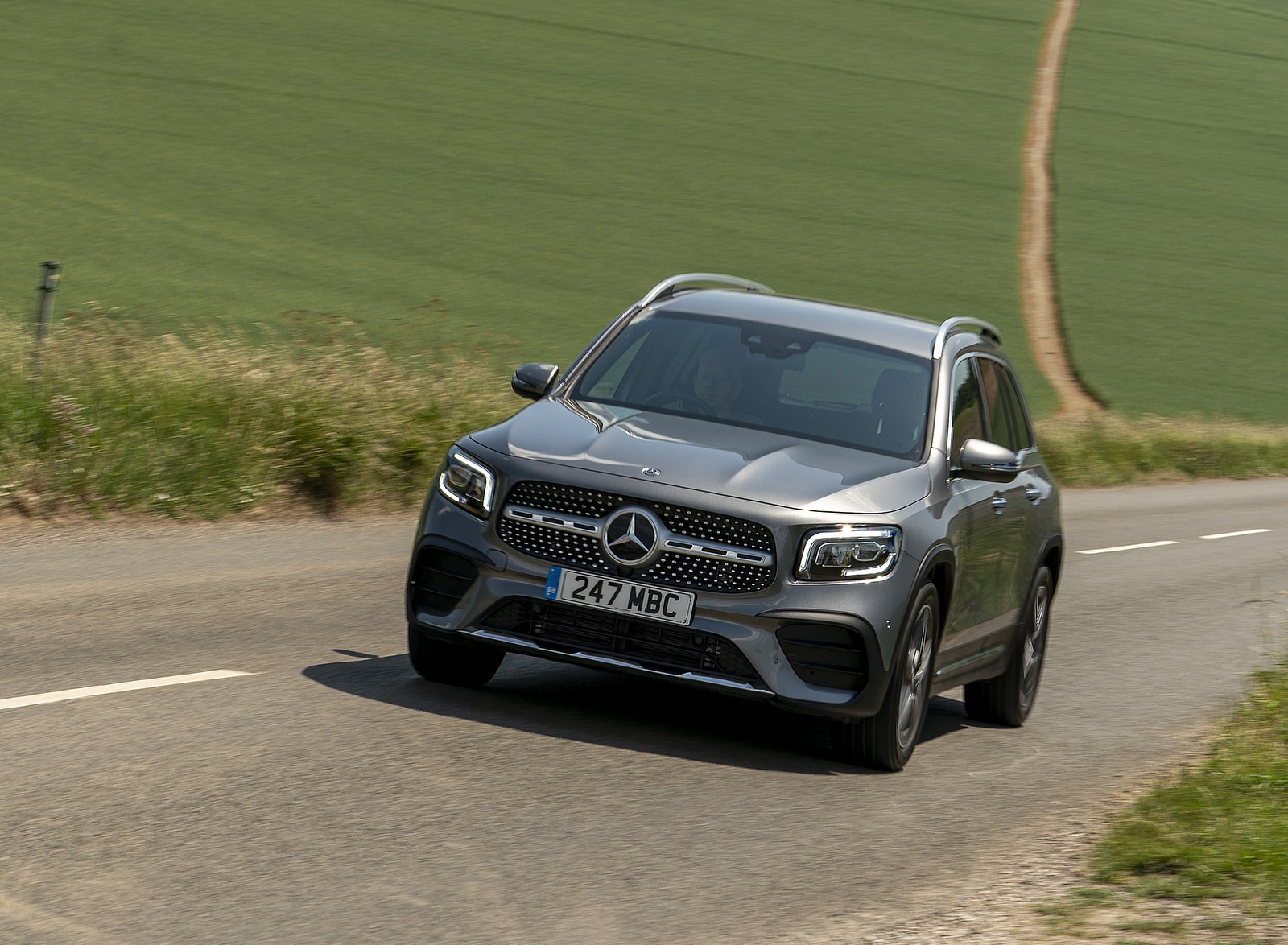 2020 Mercedes-Benz GLB 220d (UK-Spec) Front Wallpapers #9 of 72