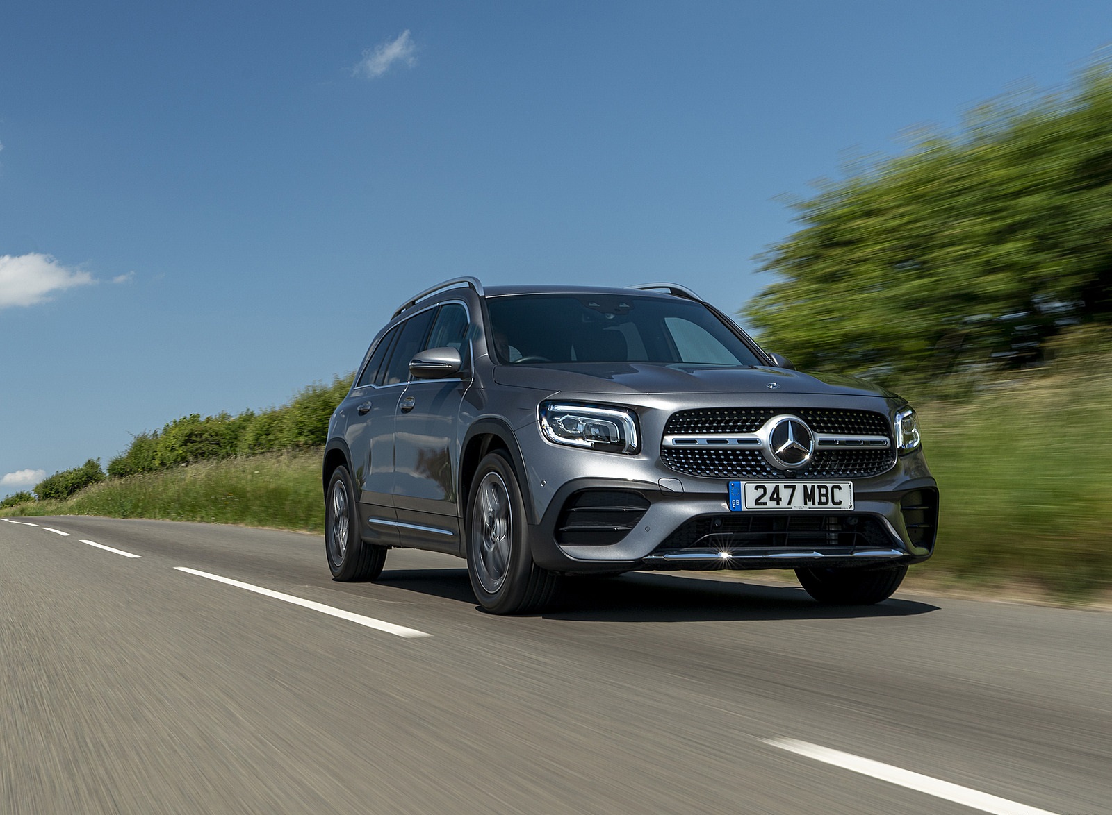 2020 Mercedes-Benz GLB 220d (UK-Spec) Front Wallpapers (1)