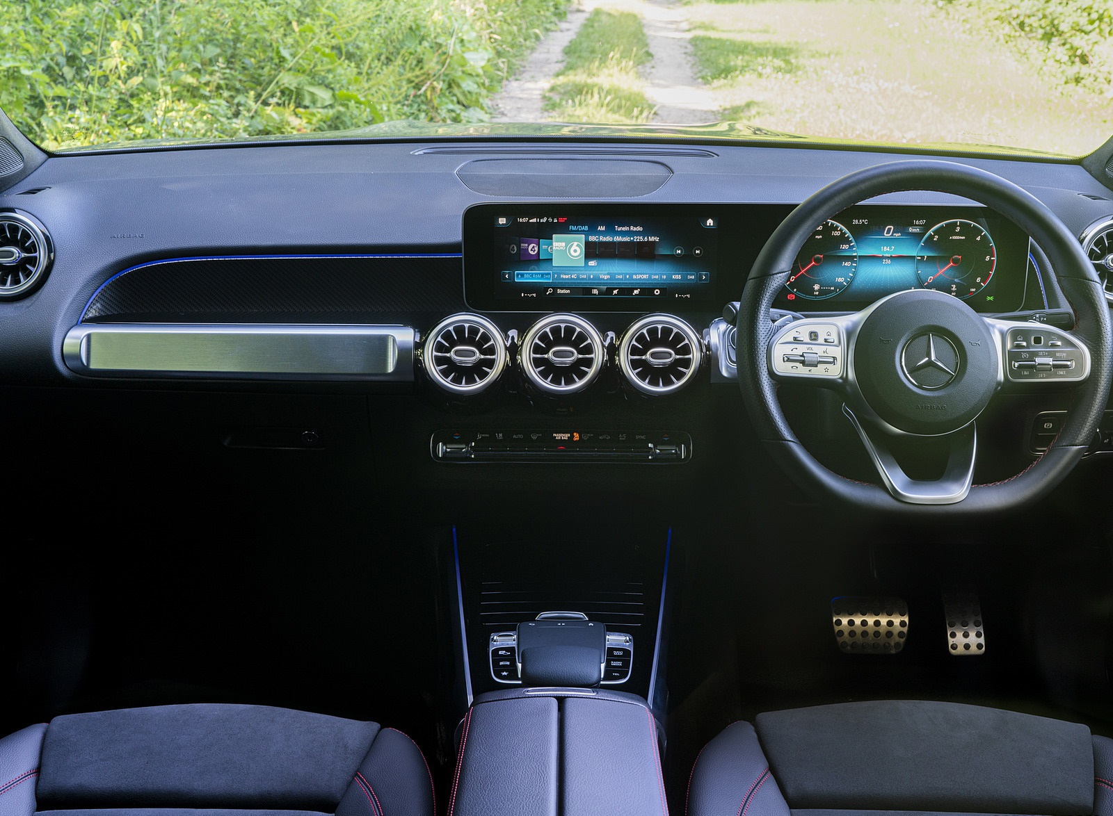 2020 Mercedes-Benz GLB 220d (UK-Spec) Interior Cockpit Wallpapers #53 of 72