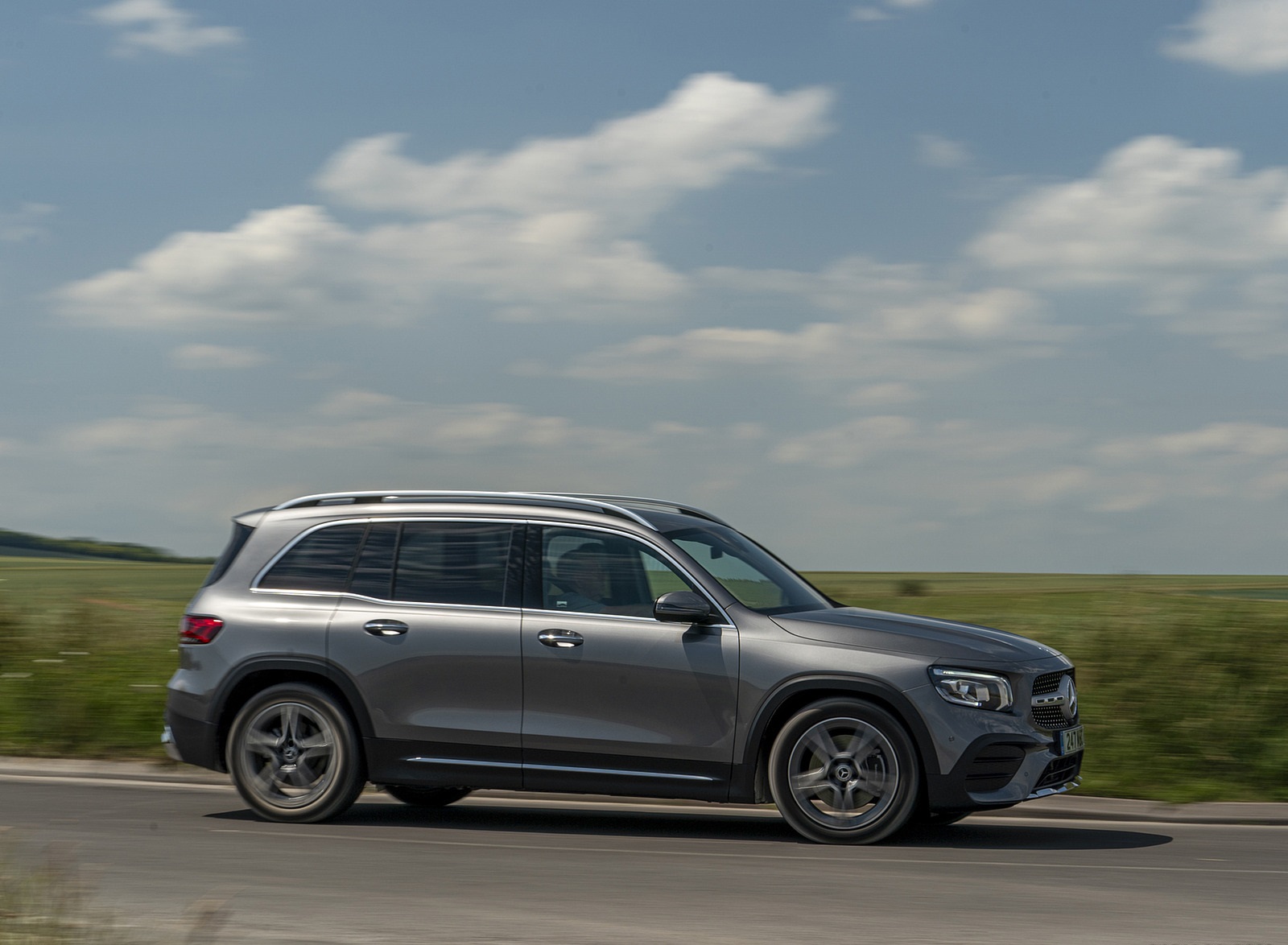 2020 Mercedes-Benz GLB 220d (UK-Spec) Side Wallpapers #22 of 72