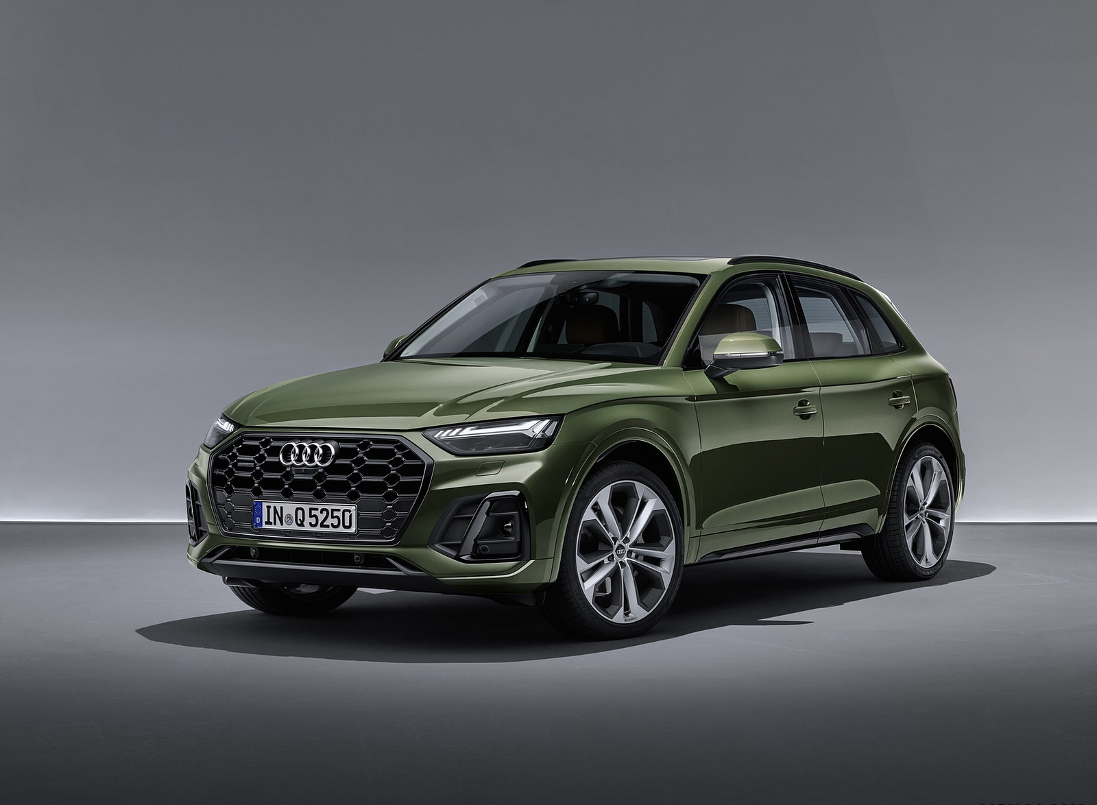 2021 Audi Q5 (Color: District Green) Front Three-Quarter Wallpapers #30 of 78