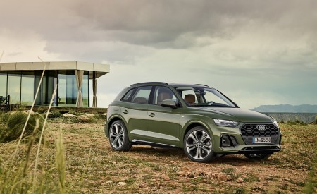 2021 Audi Q5 (Color: District Green) Front Three-Quarter Wallpapers 450x275 (12)