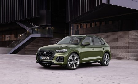 2021 Audi Q5 (Color: District Green) Front Three-Quarter Wallpapers  450x275 (5)