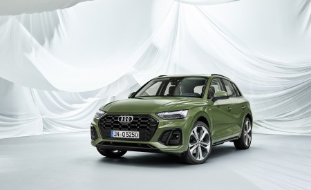 2021 Audi Q5 (Color: District Green) Front Three-Quarter Wallpapers 450x275 (20)