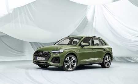 2021 Audi Q5 (Color: District Green) Front Three-Quarter Wallpapers 450x275 (21)