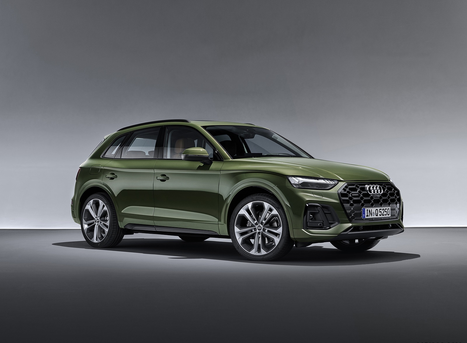 2021 Audi Q5 (Color: District Green) Front Three-Quarter Wallpapers #31 of 78