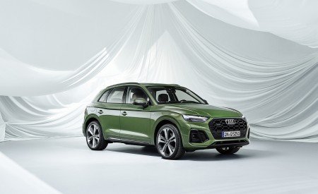 2021 Audi Q5 (Color: District Green) Front Three-Quarter Wallpapers 450x275 (22)