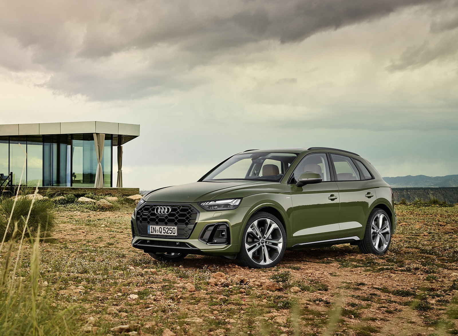 2021 Audi Q5 (Color: District Green) Front Three-Quarter Wallpapers #13 of 78