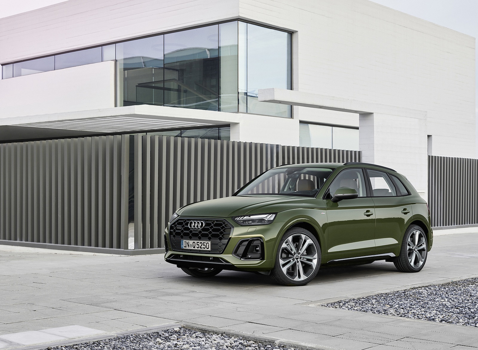 2021 Audi Q5 (Color: District Green) Front Three-Quarter Wallpapers (6)