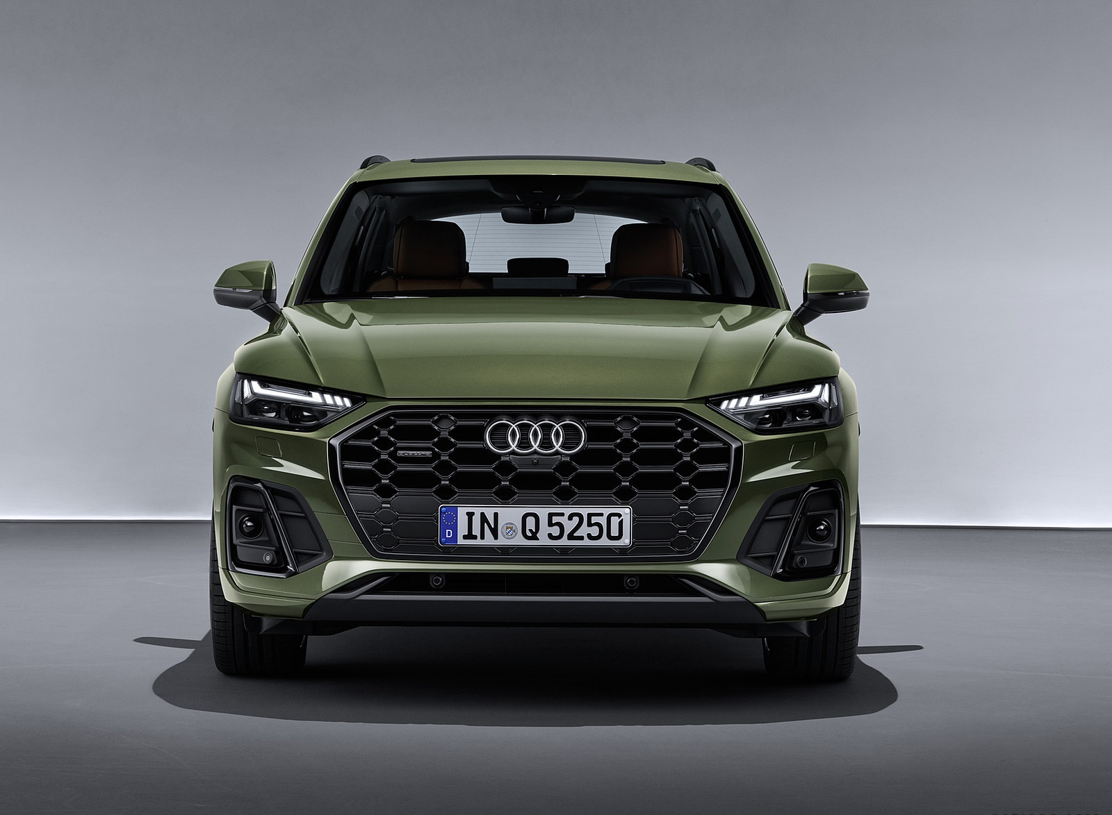 2021 Audi Q5 (Color: District Green) Front Wallpapers #32 of 78