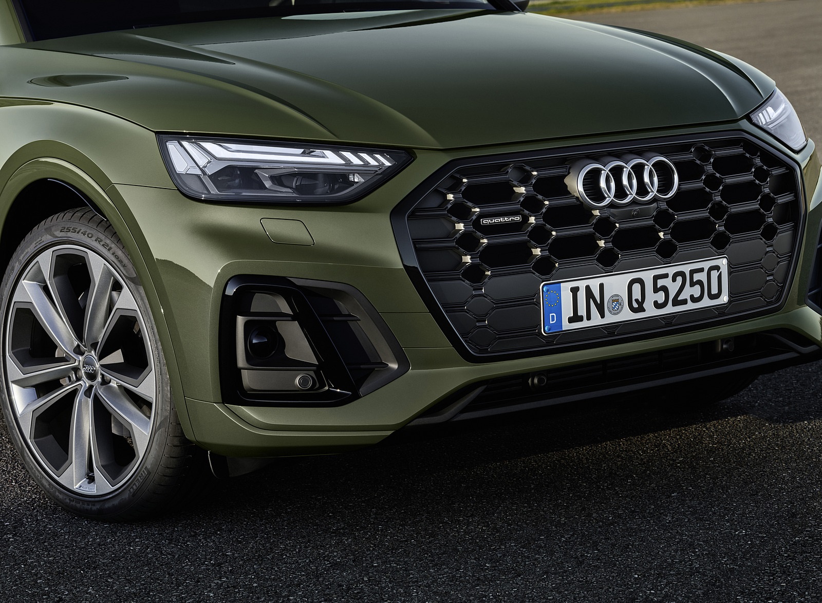 2021 Audi Q5 (Color: District Green) Headlight Wallpapers #38 of 78