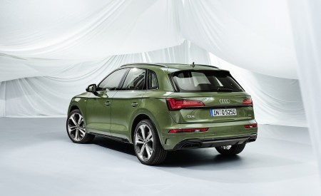 2021 Audi Q5 (Color: District Green) Rear Three-Quarter Wallpapers  450x275 (24)