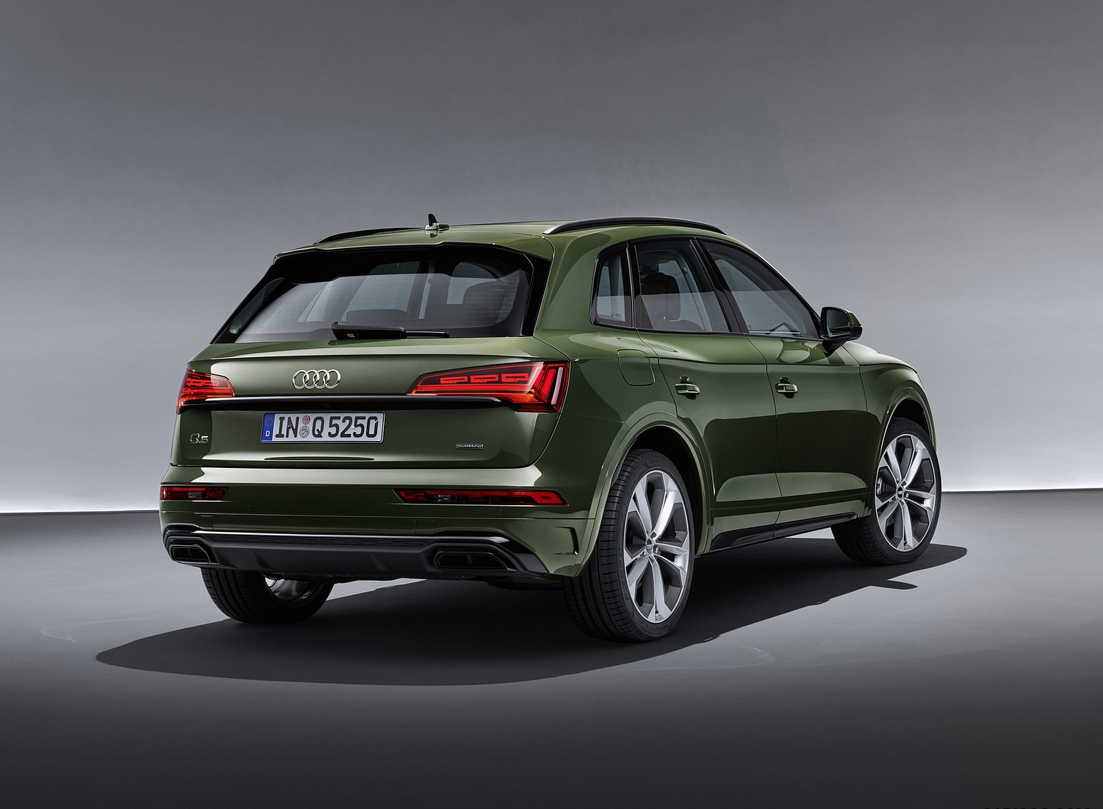 2021 Audi Q5 (Color: District Green) Rear Three-Quarter Wallpapers #34 of 78
