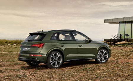 2021 Audi Q5 (Color: District Green) Rear Three-Quarter Wallpapers 450x275 (16)