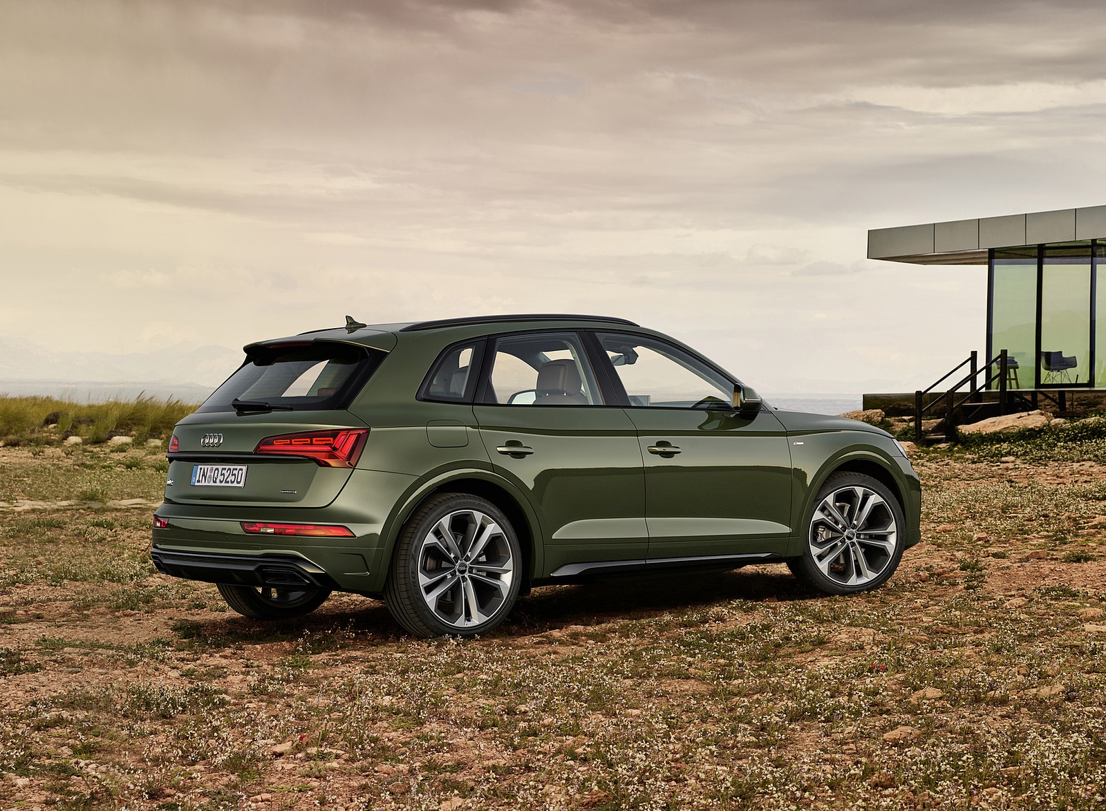 2021 Audi Q5 (Color: District Green) Rear Three-Quarter Wallpapers #16 of 78