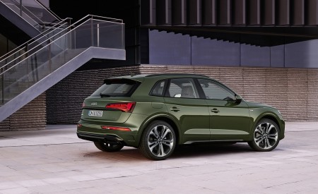 2021 Audi Q5 (Color: District Green) Rear Three-Quarter Wallpapers 450x275 (8)
