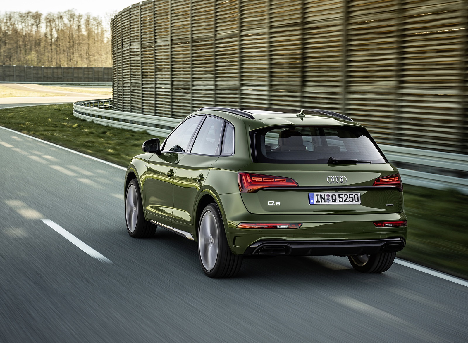 2021 Audi Q5 (Color: District Green) Rear Three-Quarter Wallpapers (3)