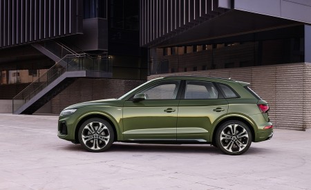 2021 Audi Q5 (Color: District Green) Side Wallpapers 450x275 (10)