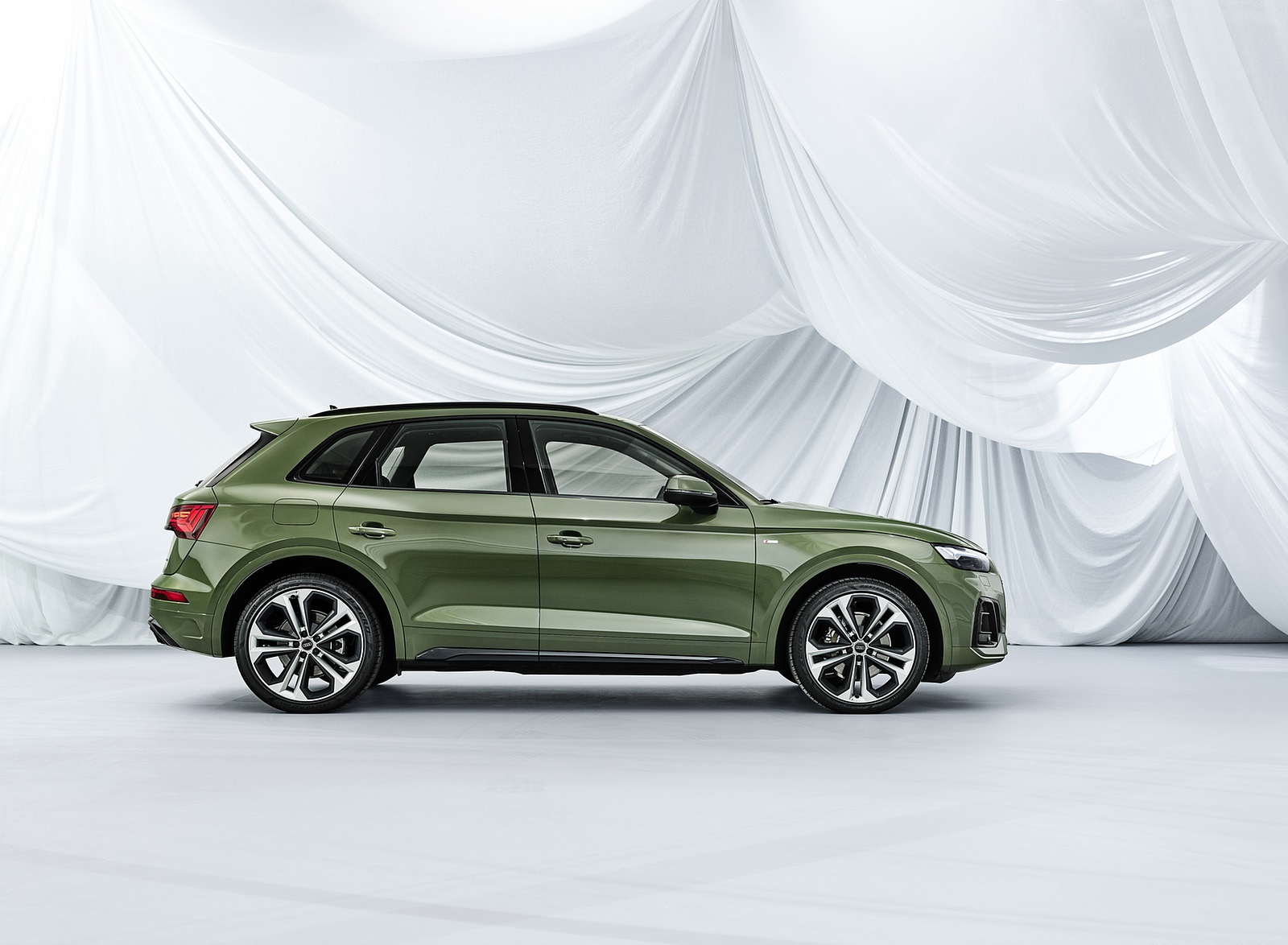 2021 Audi Q5 (Color: District Green) Side Wallpapers #29 of 78