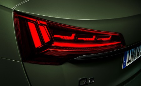 2021 Audi Q5 (Color: District Green) Tail Light Wallpapers 450x275 (42)