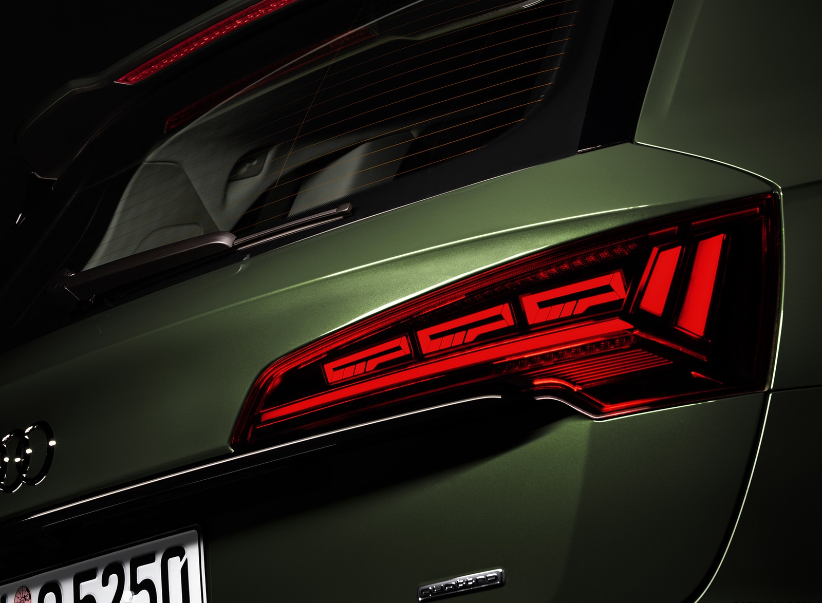 2021 Audi Q5 (Color: District Green) Tail Light Wallpapers #43 of 78