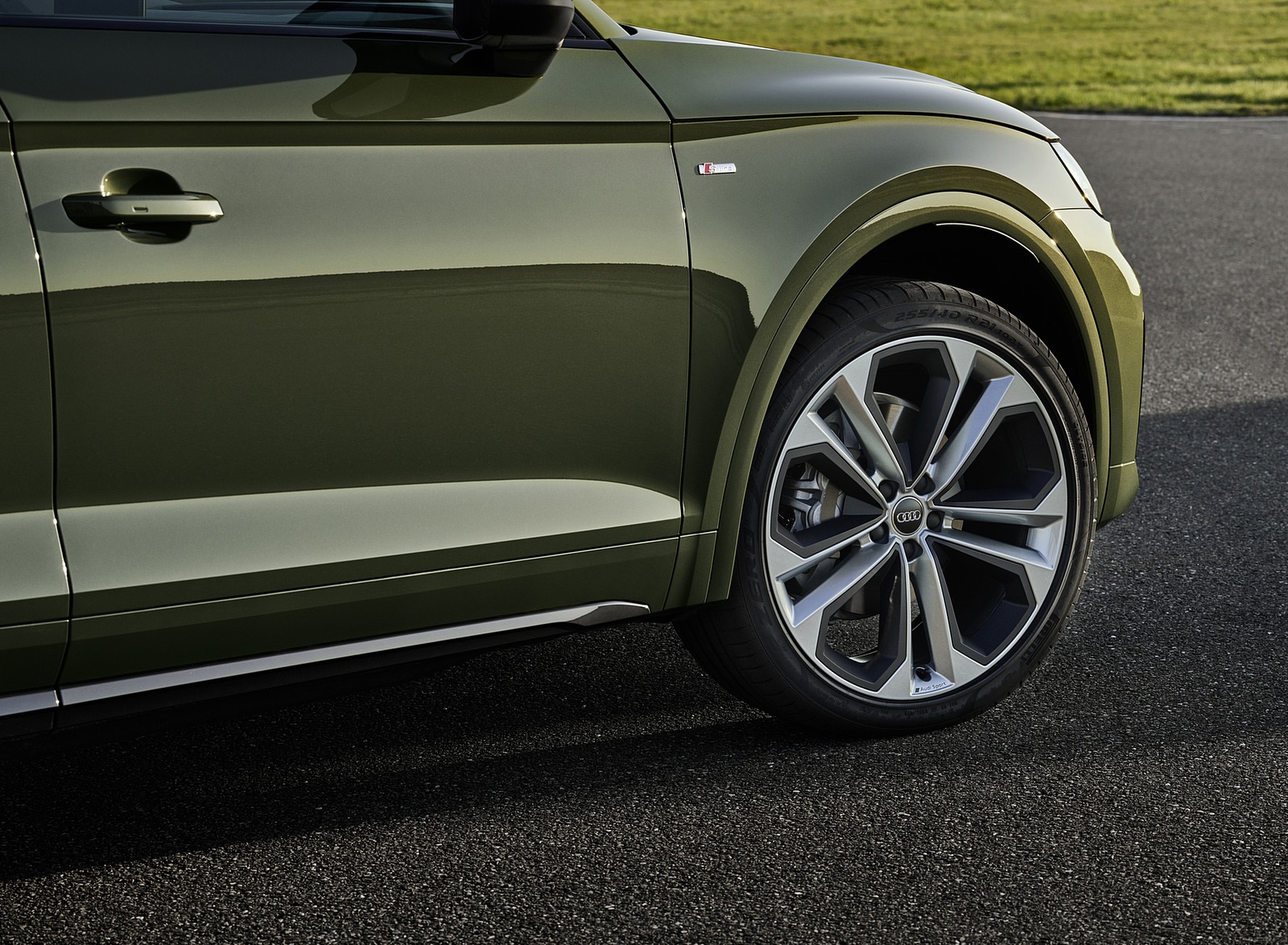 2021 Audi Q5 (Color: District Green) Wheel Wallpapers #41 of 78