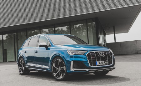 2021 Audi SQ7 (Color: Atoll Blue) Front Three-Quarter Wallpapers 450x275 (51)