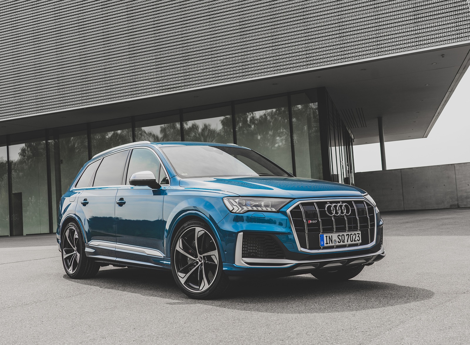 2021 Audi SQ7 (Color: Atoll Blue) Front Three-Quarter Wallpapers #51 of 65