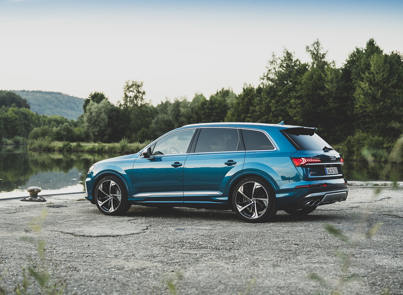 2021 Audi SQ7 (Color: Atoll Blue) Rear Three-Quarter Wallpapers  #48 of 65