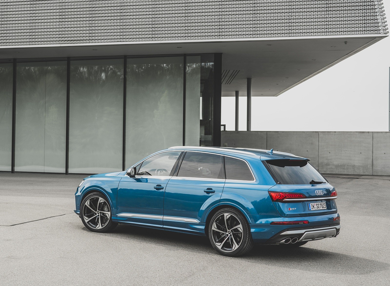 2021 Audi SQ7 (Color: Atoll Blue) Rear Three-Quarter Wallpapers #52 of 65