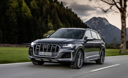 2021 Audi SQ7 TFSI (Color: Daytona Grey) Front Three-Quarter Wallpapers  450x275 (1)