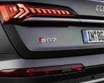 2021 Audi SQ7 TFSI (Color: Daytona Grey) Tail Light Wallpapers  150x120 (31)