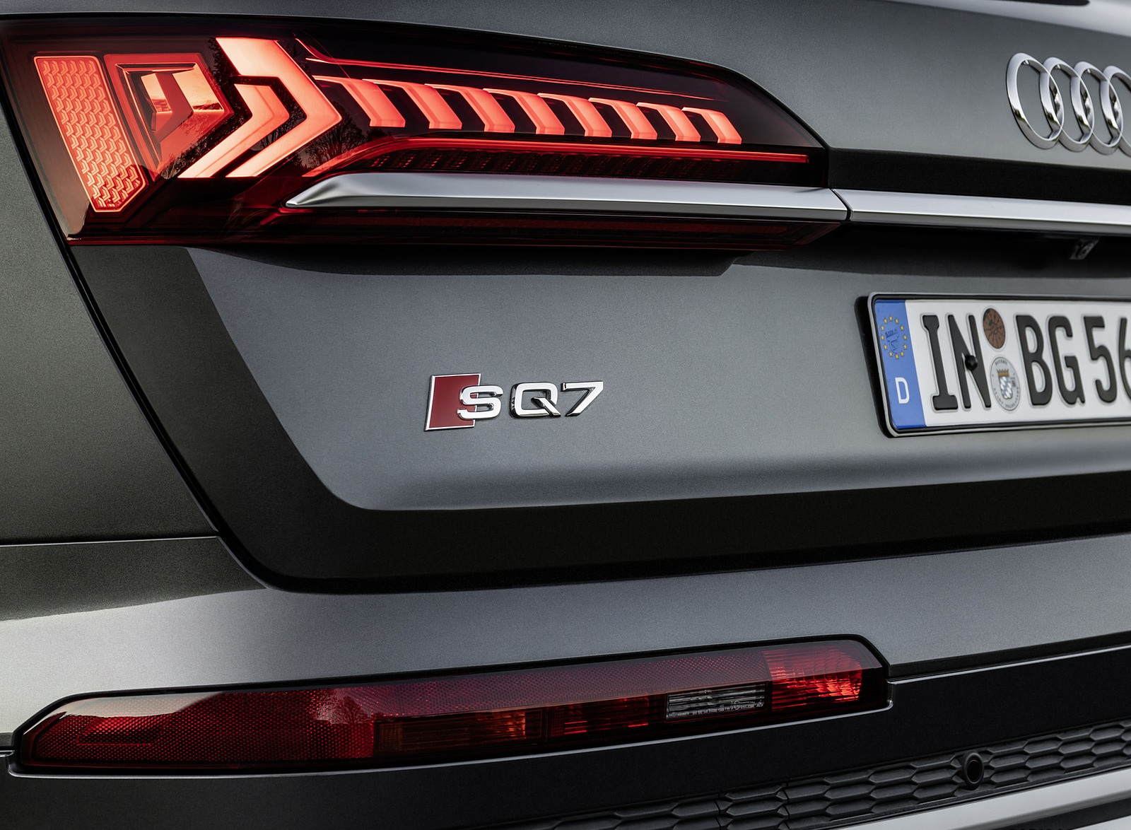 2021 Audi SQ7 TFSI (Color: Daytona Grey) Tail Light Wallpapers  #31 of 65